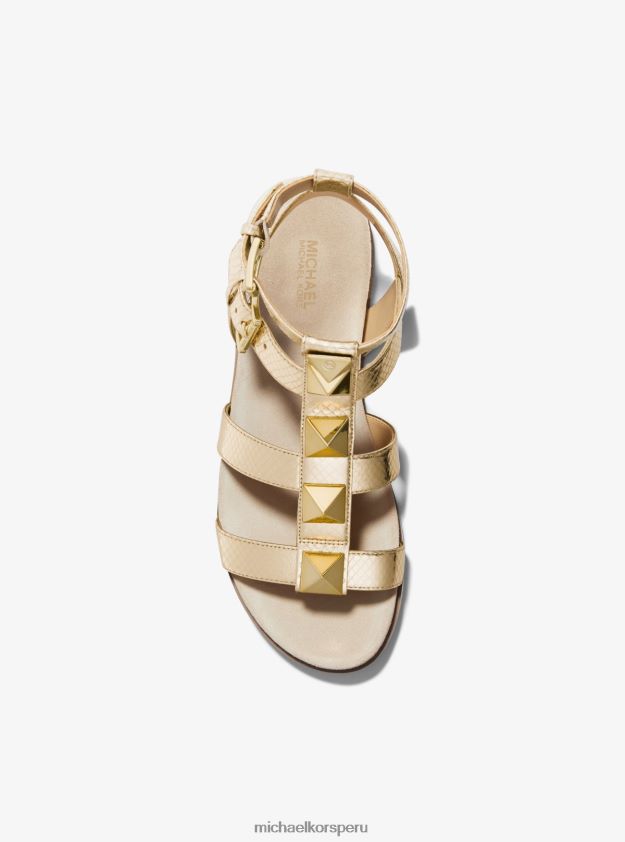 zapatos educacion fisica Michael Kors mujer Sandalia Wren de piel con relieve de serpiente metalizada y tachuelas oro pálido 8FX48V2061